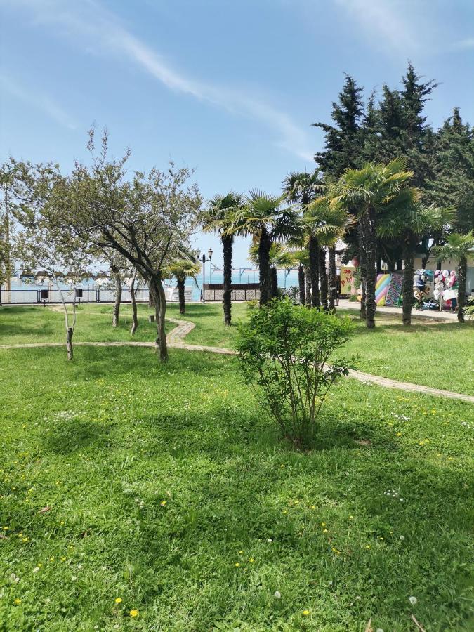 Гостевой Дом В Гаграх"Море Солнца" Gagra Esterno foto