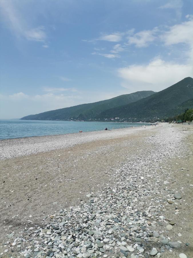 Гостевой Дом В Гаграх"Море Солнца" Gagra Esterno foto