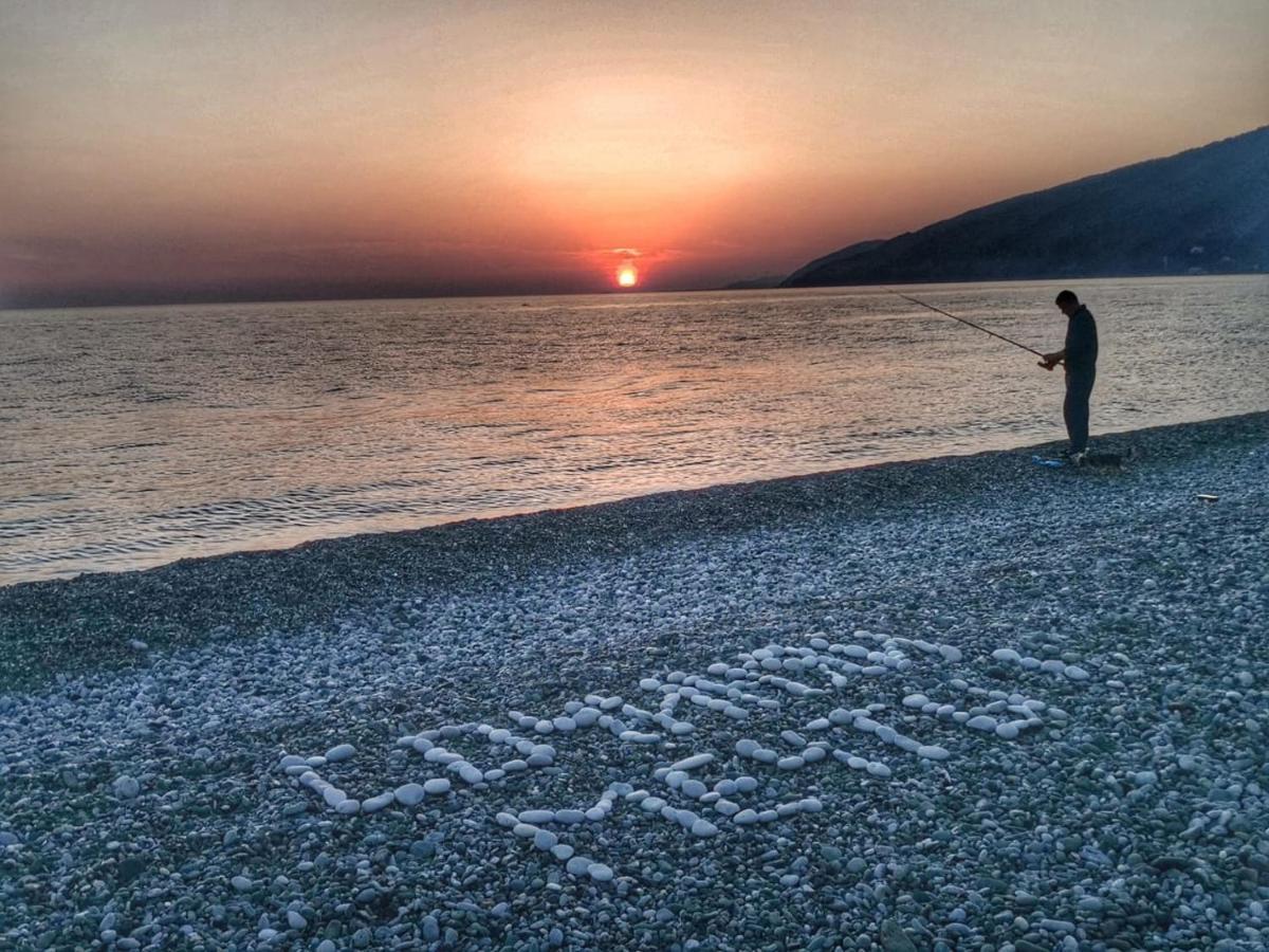 Гостевой Дом В Гаграх"Море Солнца" Gagra Esterno foto